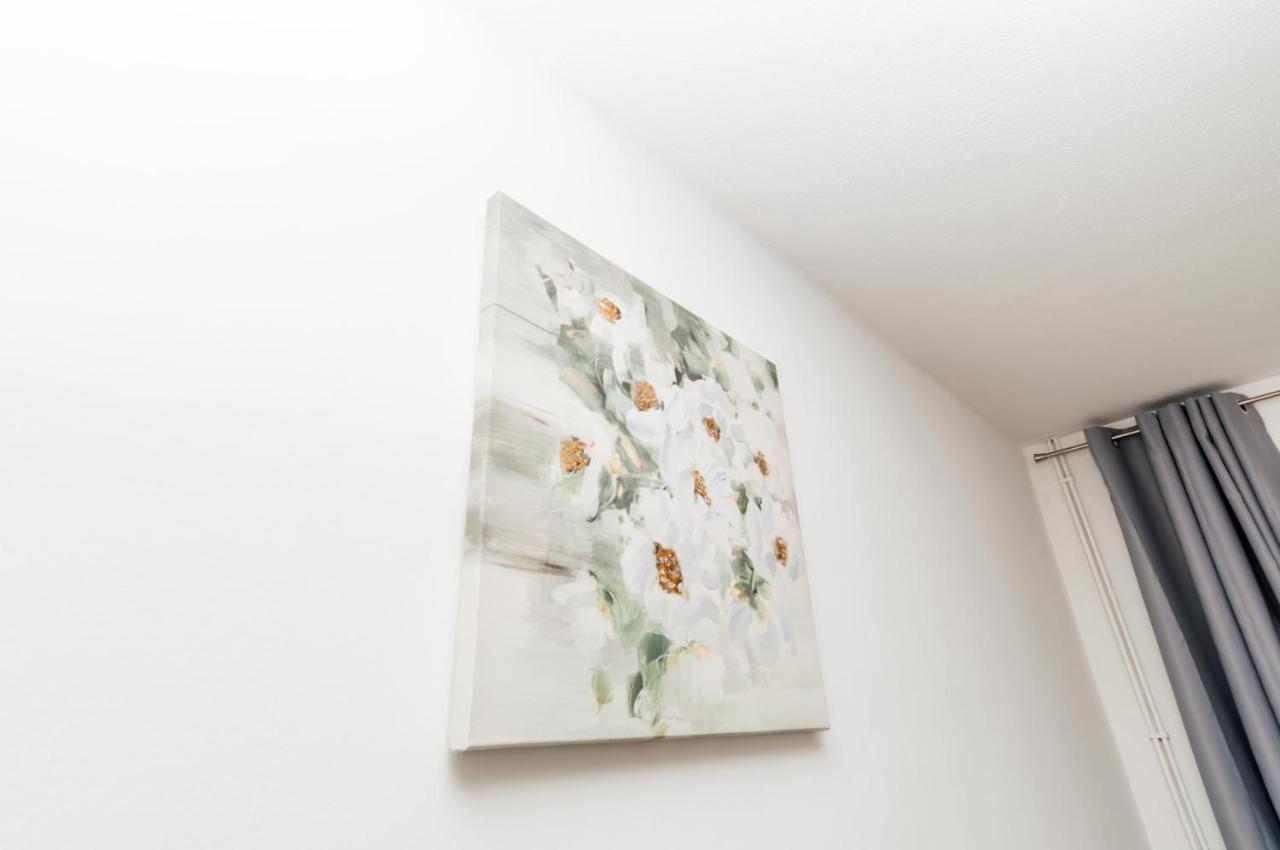 2 Bed Apartment-5 Guests - Business-Relocation-Parking - The Brighton Short Stay & Serviced Apartments Экстерьер фото