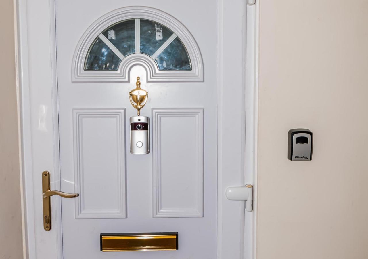 2 Bed Apartment-5 Guests - Business-Relocation-Parking - The Brighton Short Stay & Serviced Apartments Экстерьер фото