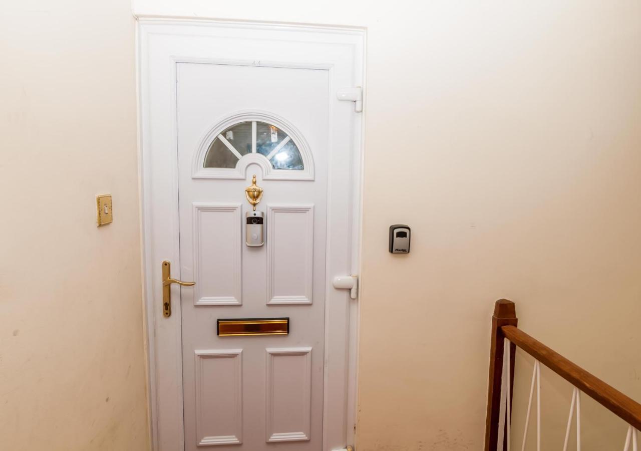 2 Bed Apartment-5 Guests - Business-Relocation-Parking - The Brighton Short Stay & Serviced Apartments Экстерьер фото
